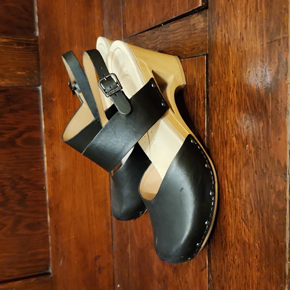 Dansko Thea heels 11/42 NWOT